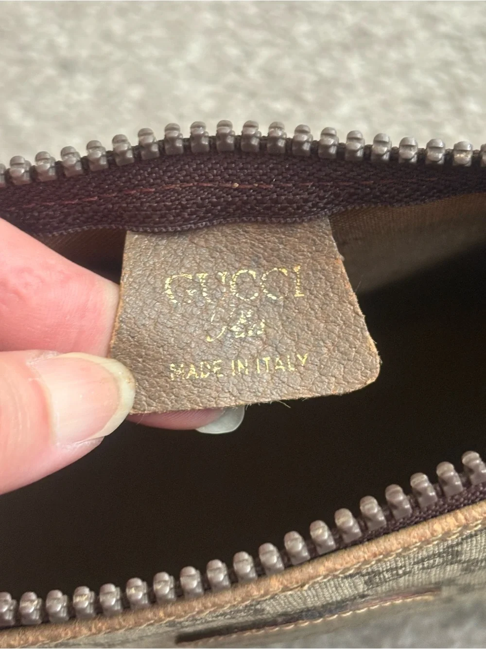 Auth Gucci Supreme Crossbody bag medium Vintage